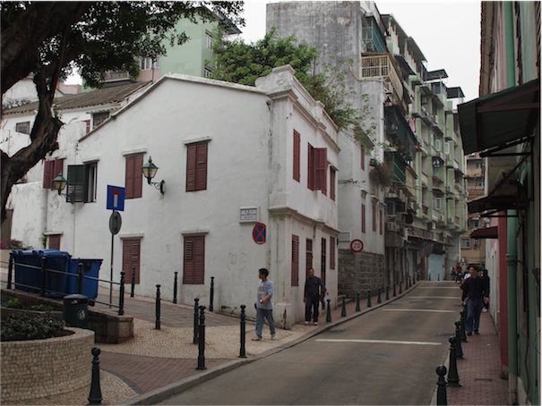 10.04 亞婆井前地